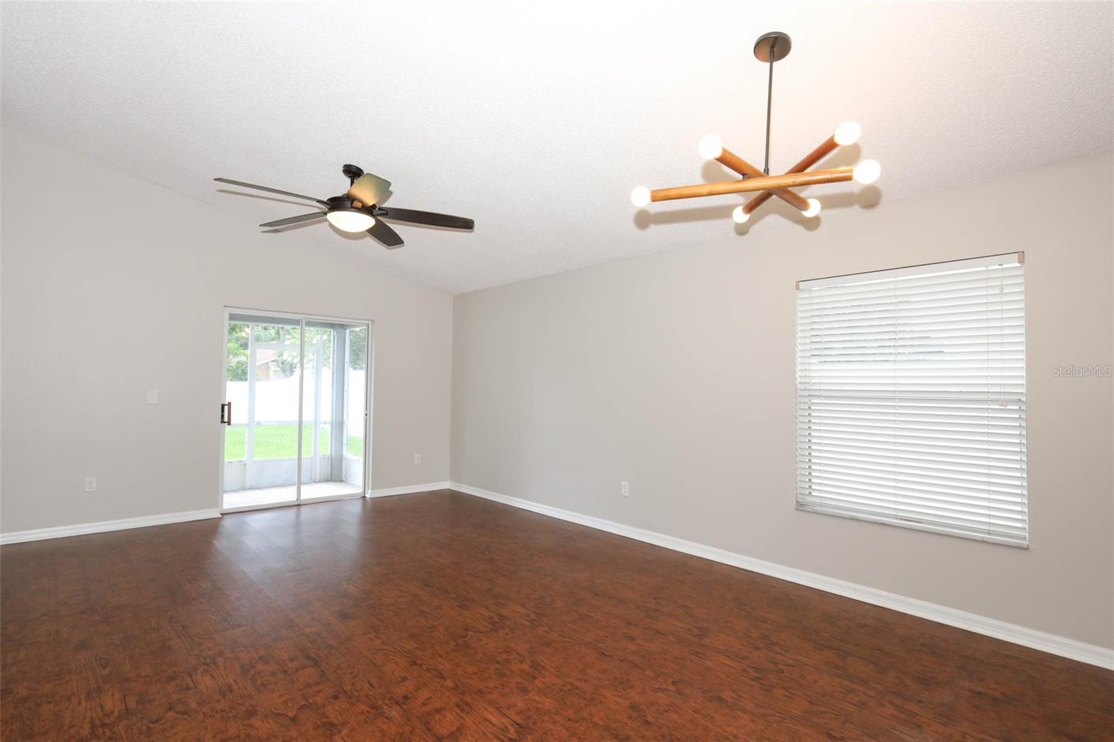 Image 12 of 73 For 14130 Leicester Lane
