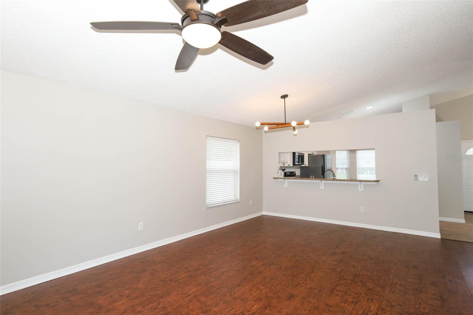 Image 15 of 73 For 14130 Leicester Lane