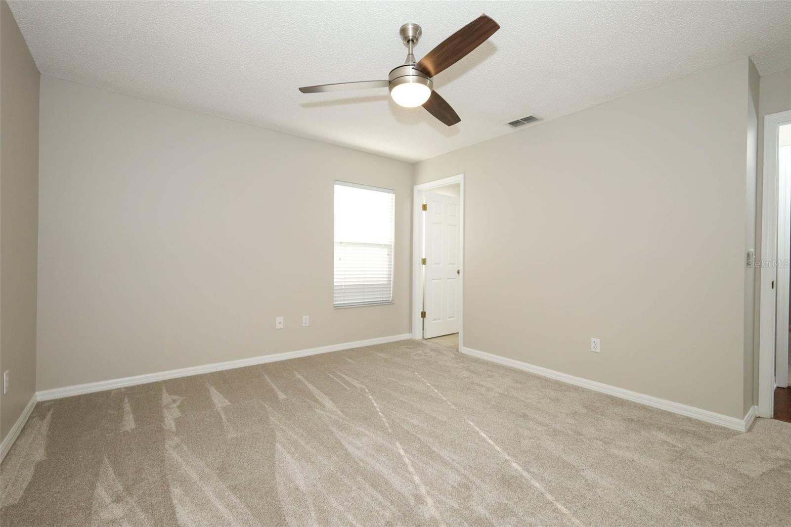 Image 20 of 73 For 14130 Leicester Lane