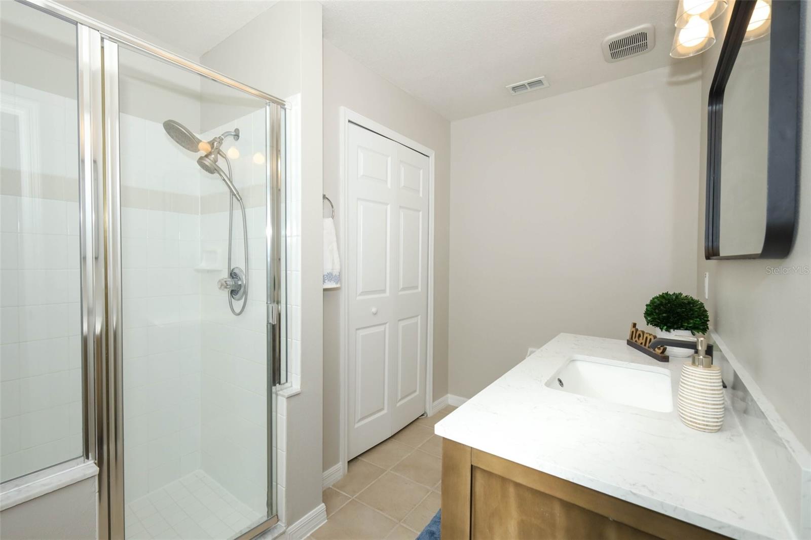 Image 21 of 73 For 14130 Leicester Lane