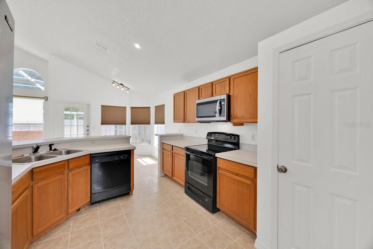 Image 14 of 26 For 642 Riggs Circle