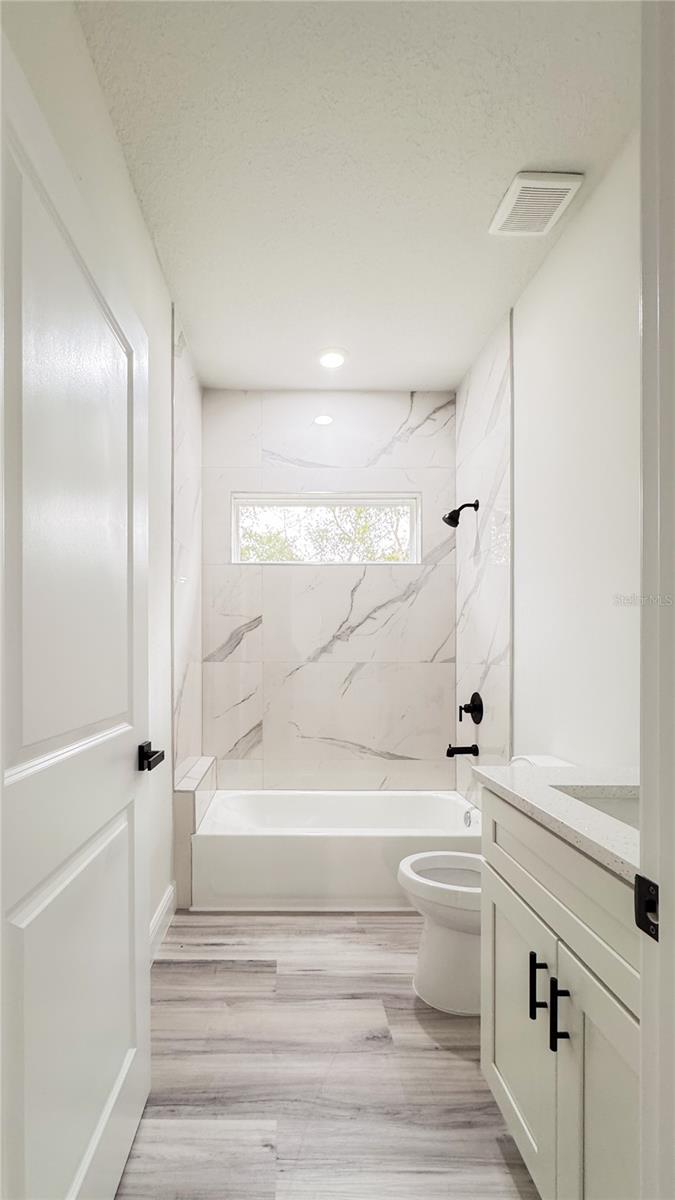 Listing photo id 8 for 15621 37th Circle