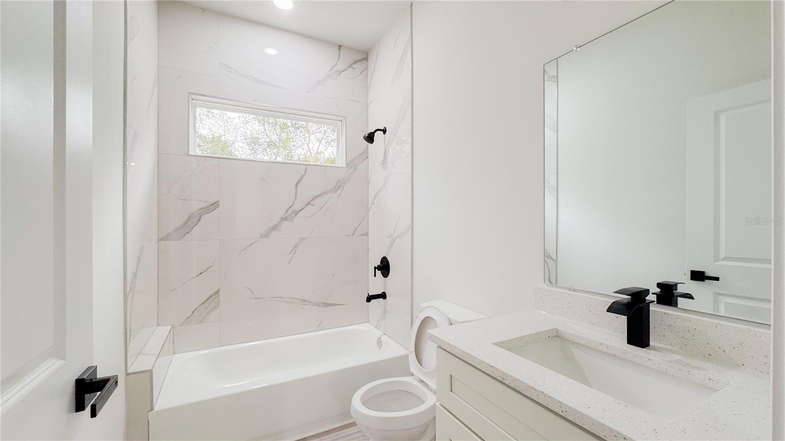 Listing photo id 9 for 15621 37th Circle