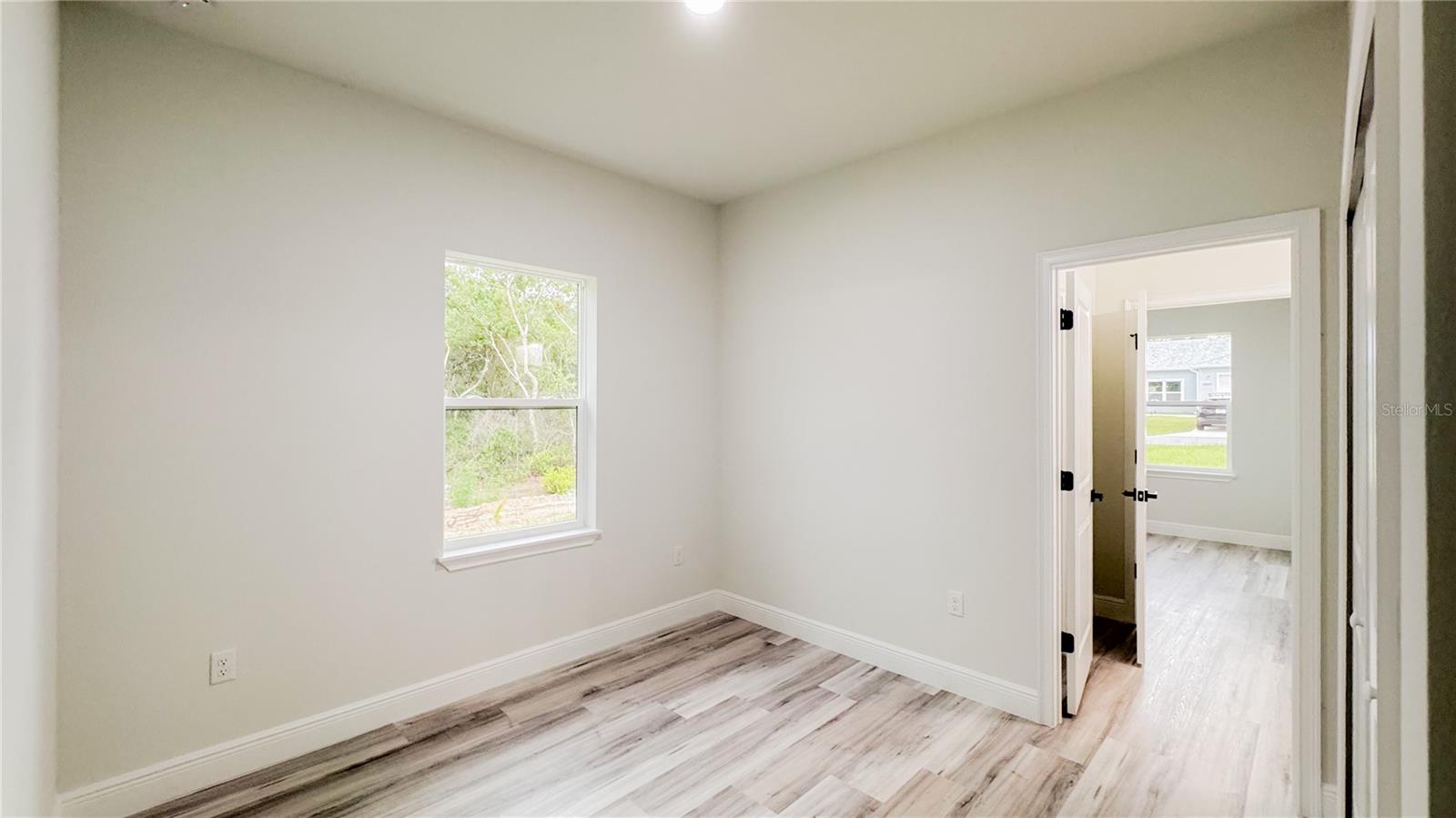 Listing photo id 10 for 15621 37th Circle