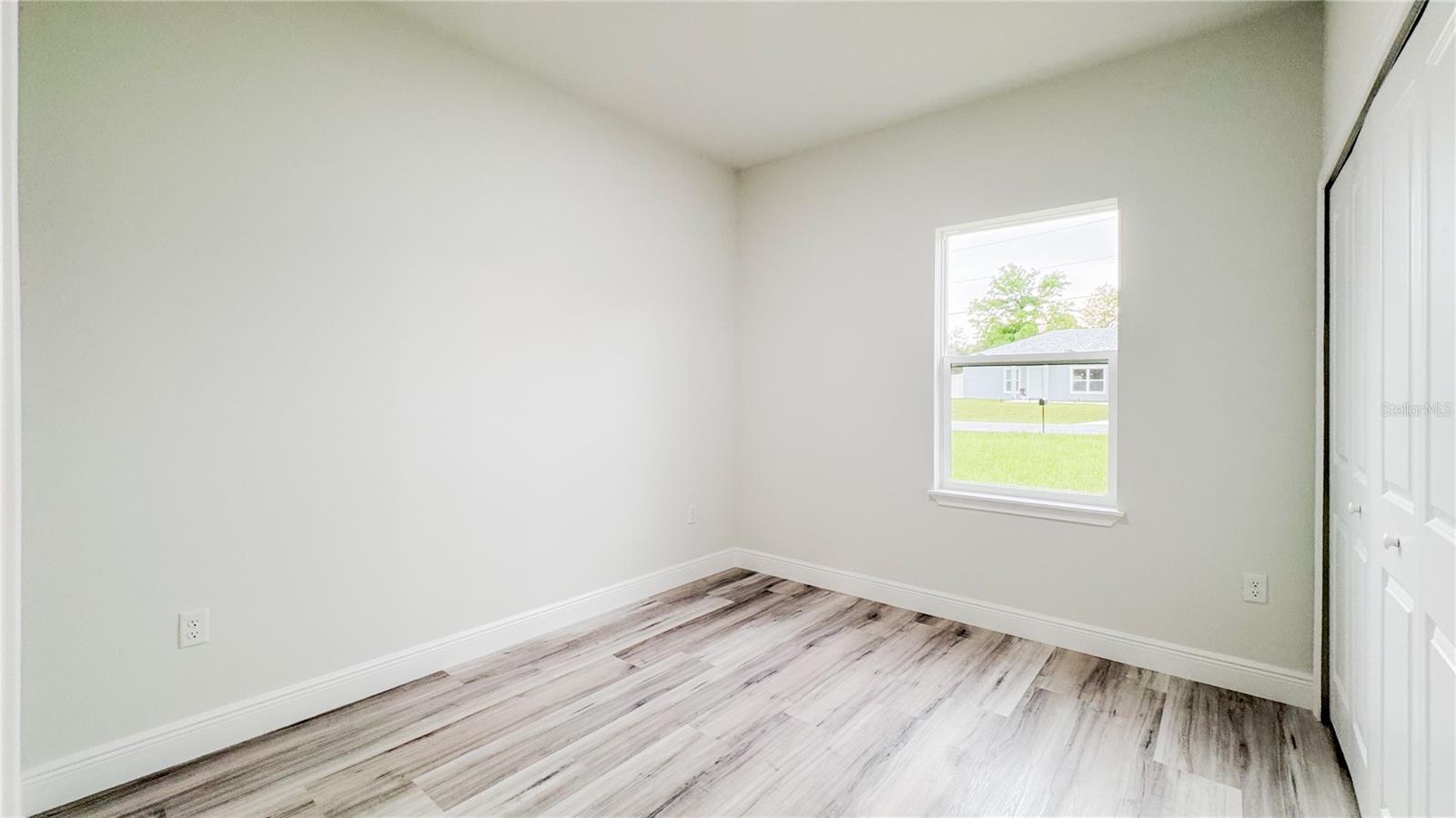 Listing photo id 12 for 15621 37th Circle