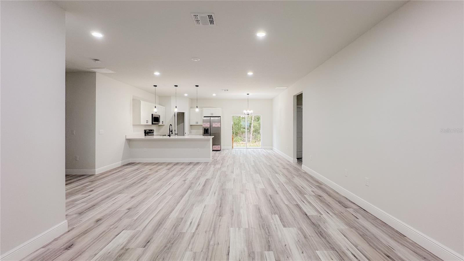 Listing photo id 0 for 15621 37th Circle