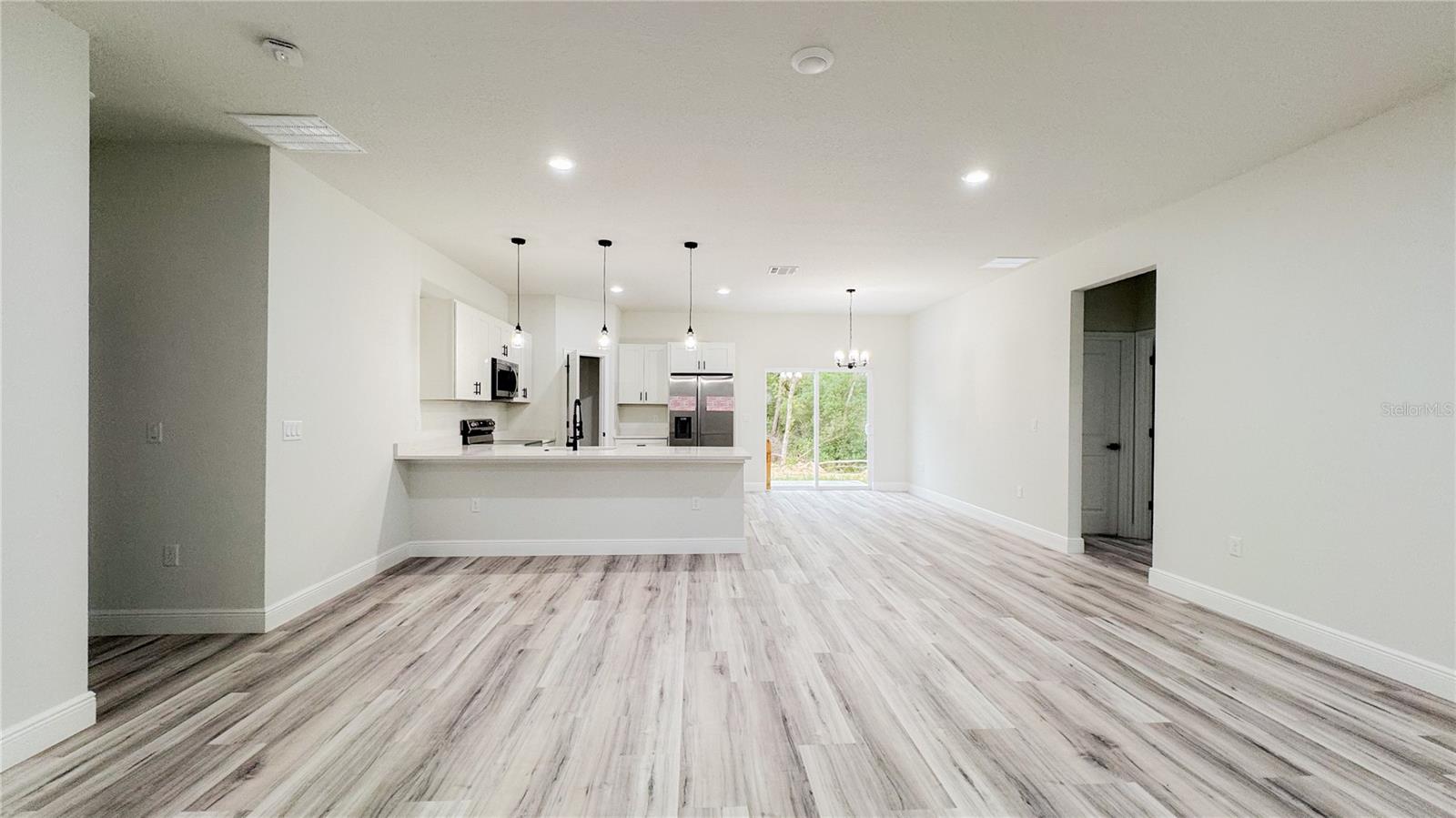 Listing photo id 1 for 15621 37th Circle