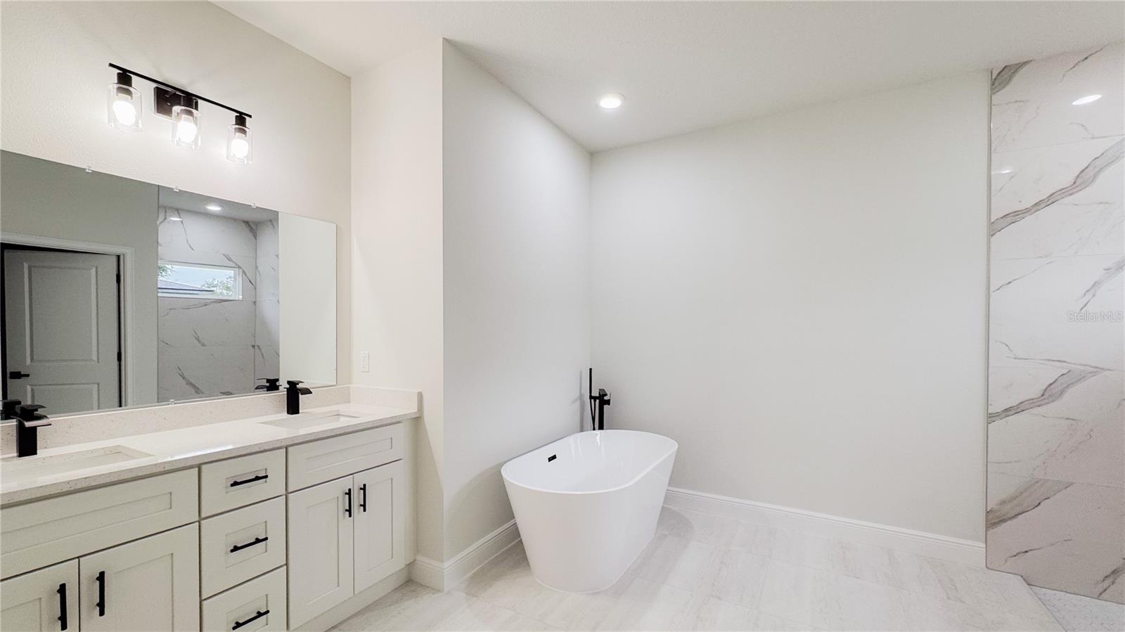 Listing photo id 6 for 15621 37th Circle