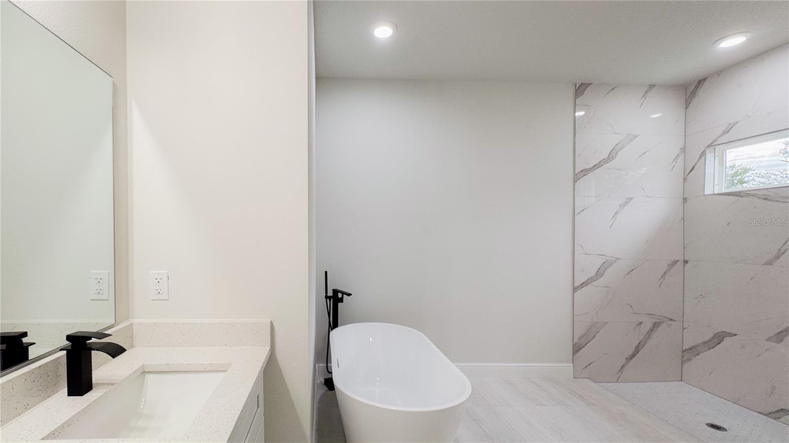 Listing photo id 7 for 15621 37th Circle