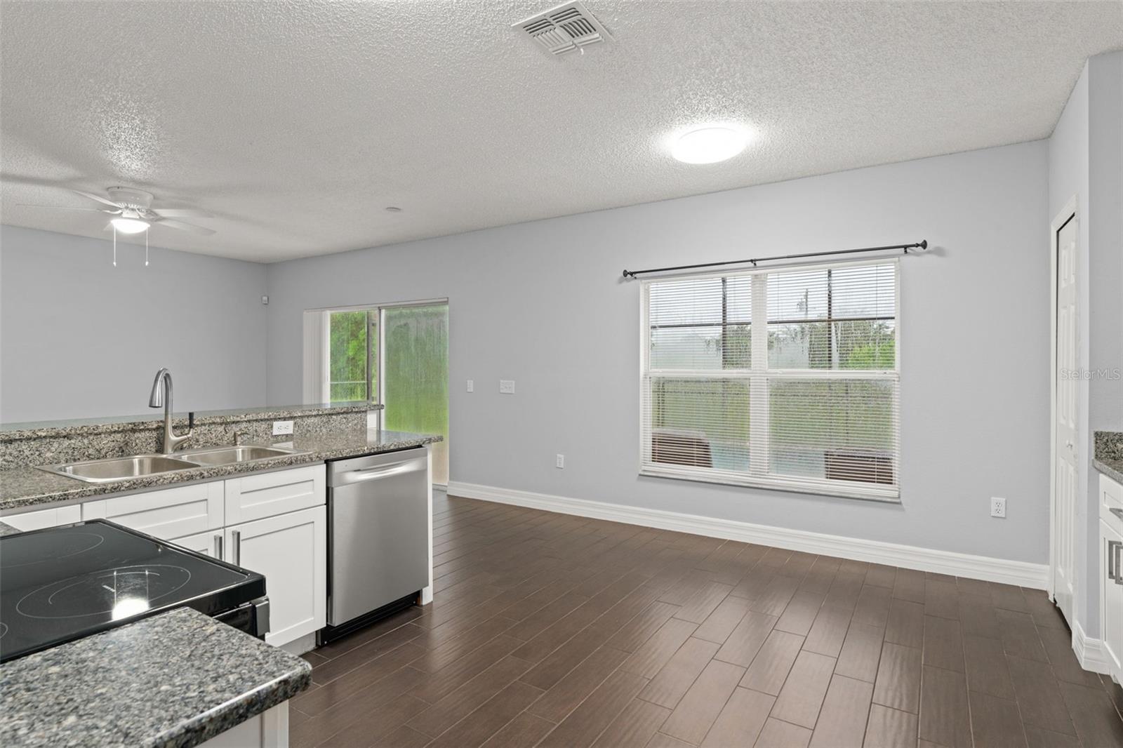 Image 10 of 39 For 605 Elbridge Drive