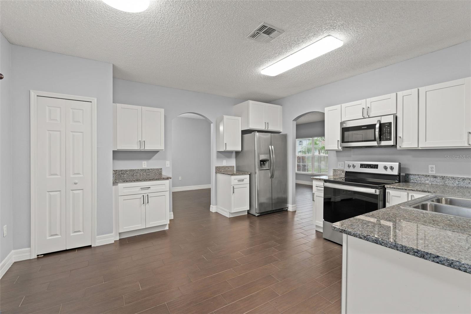 Image 11 of 39 For 605 Elbridge Drive