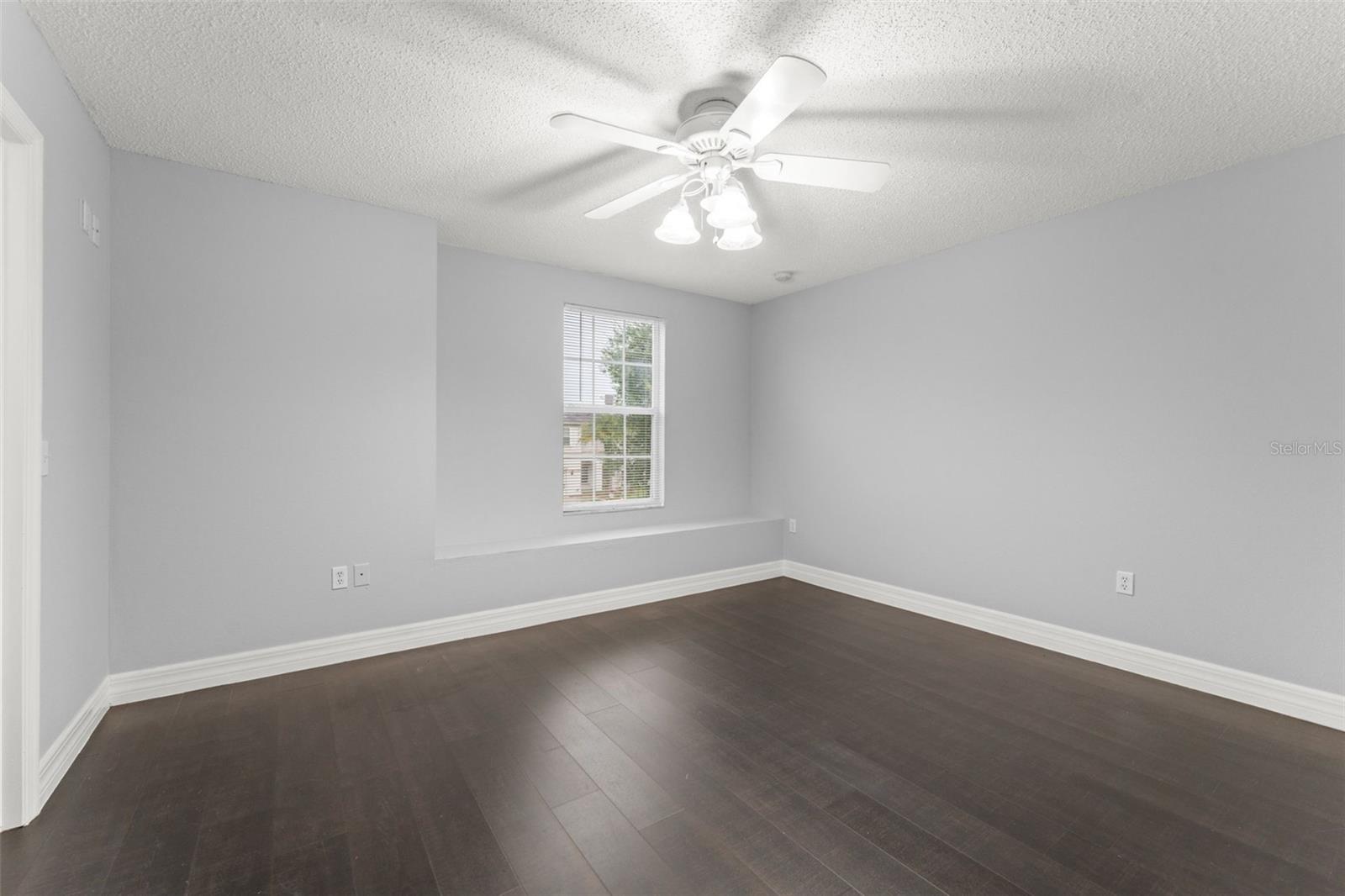 Image 21 of 39 For 605 Elbridge Drive