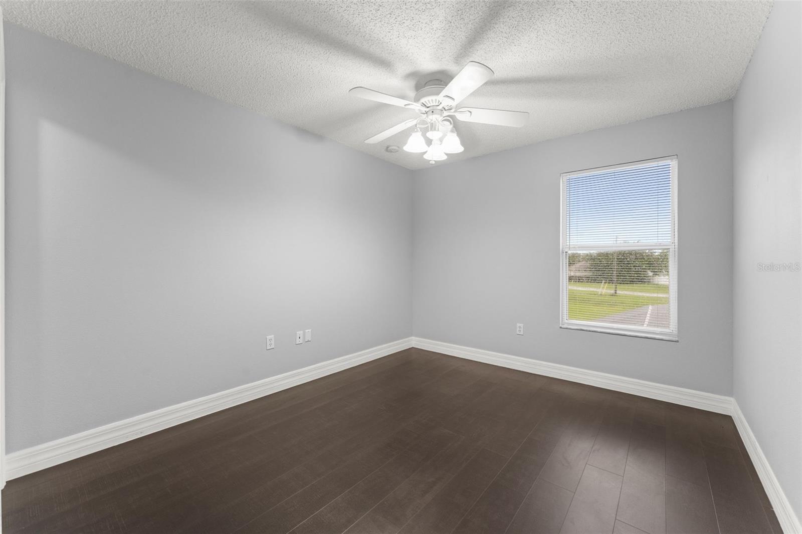 Image 23 of 39 For 605 Elbridge Drive