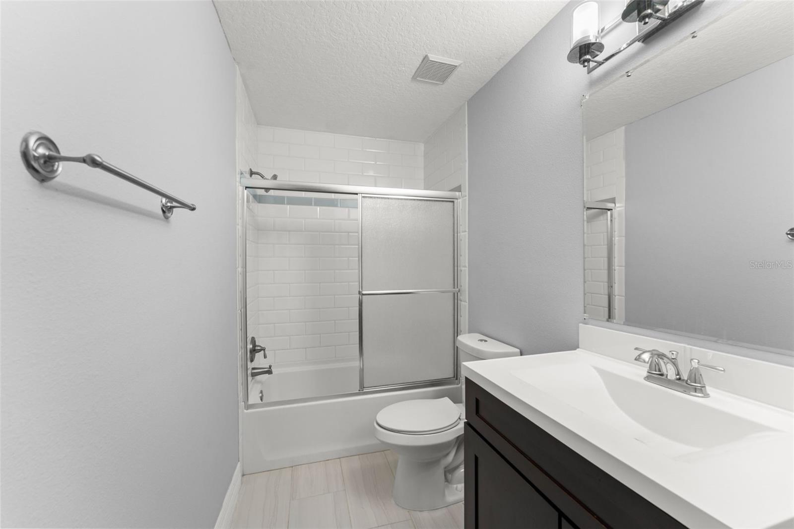 Image 25 of 39 For 605 Elbridge Drive