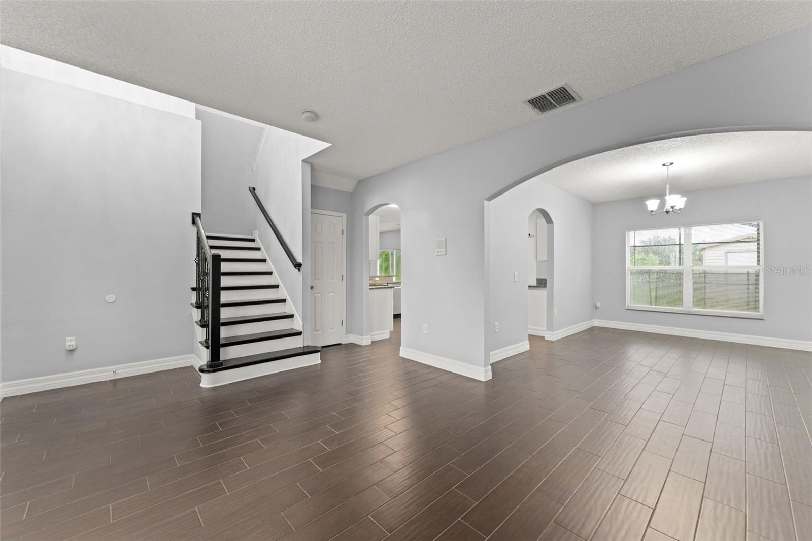 Image 5 of 39 For 605 Elbridge Drive