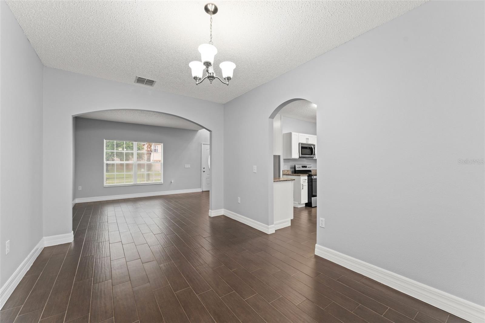 Image 7 of 39 For 605 Elbridge Drive