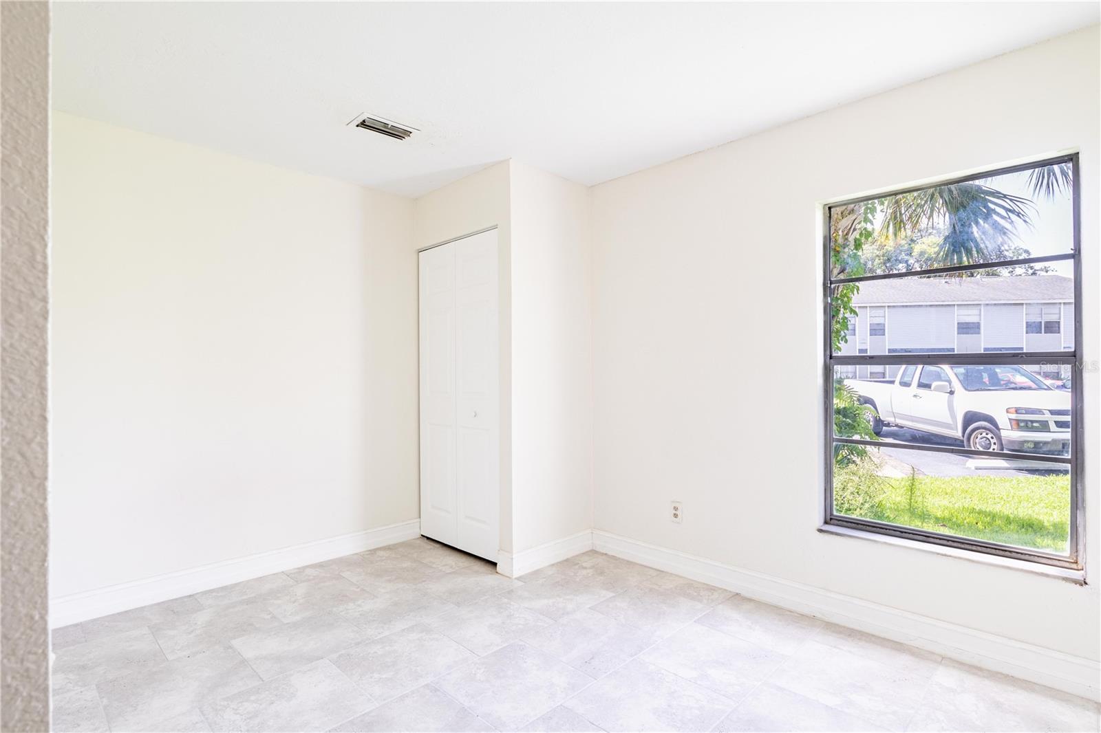 Image 11 of 22 For 1404 Northlake Drive 1404
