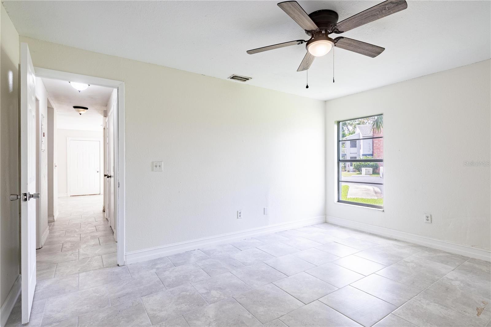 Image 8 of 22 For 1404 Northlake Drive 1404