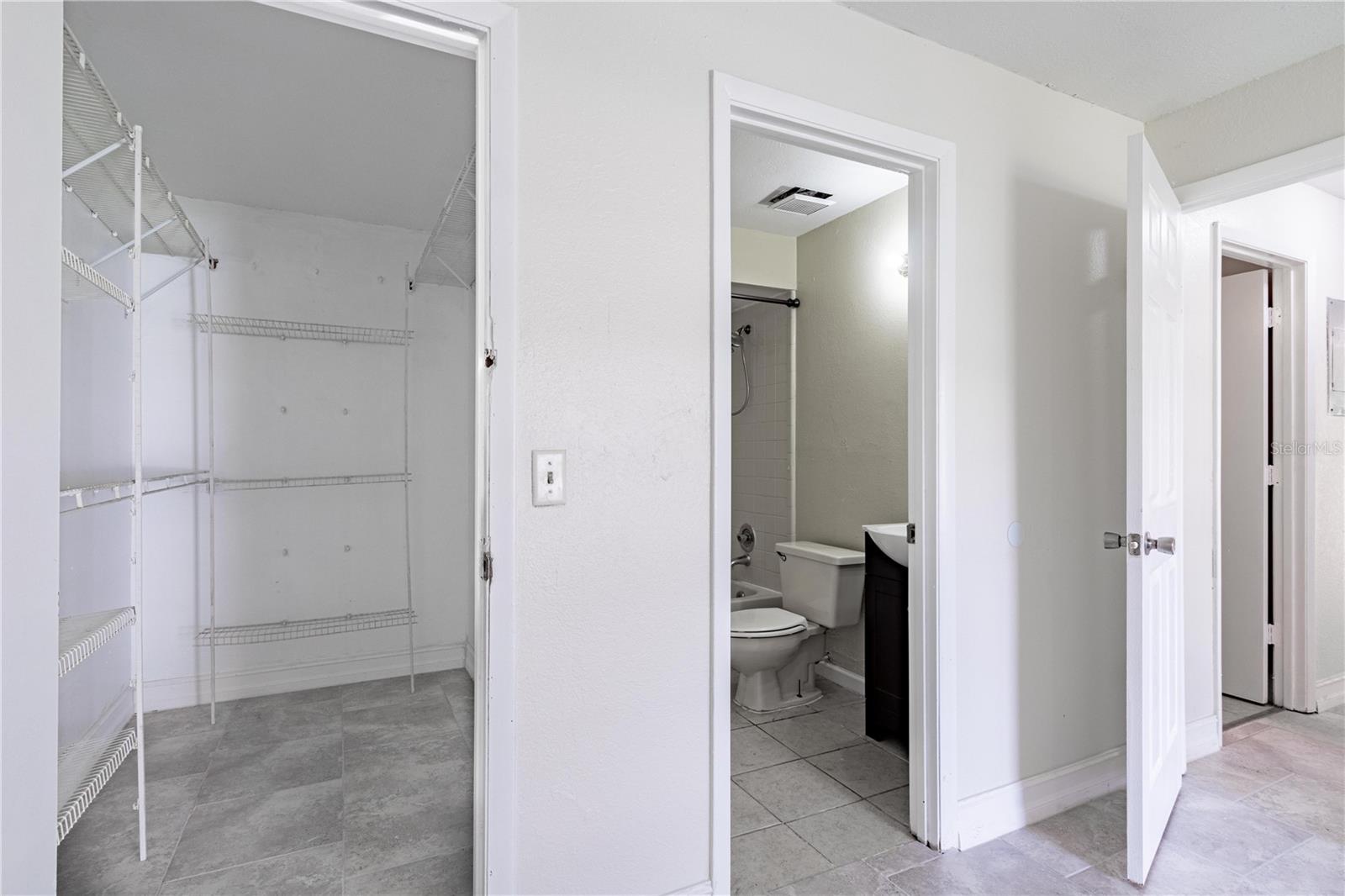 Image 9 of 22 For 1404 Northlake Drive 1404