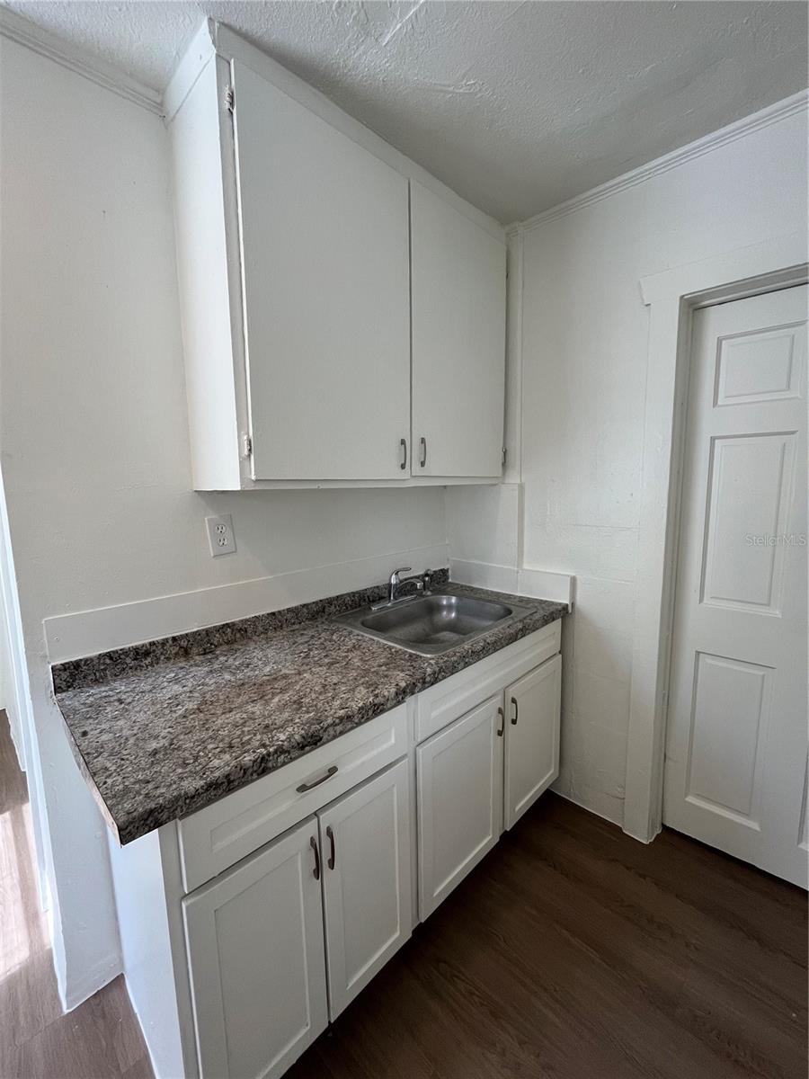 Image 7 of 16 For 900 Randall Street
