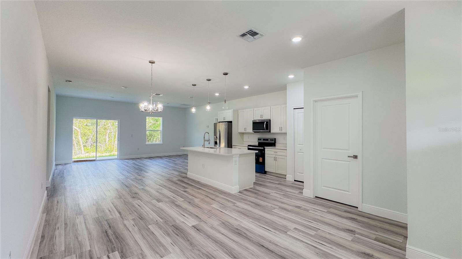 Image 4 of 27 For 15625 37th Circle