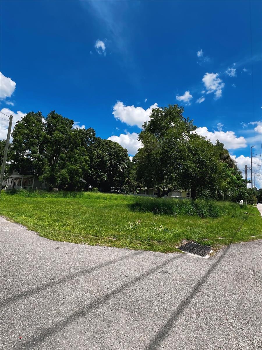 Image 2 of 3 For 2422 20th Avenue