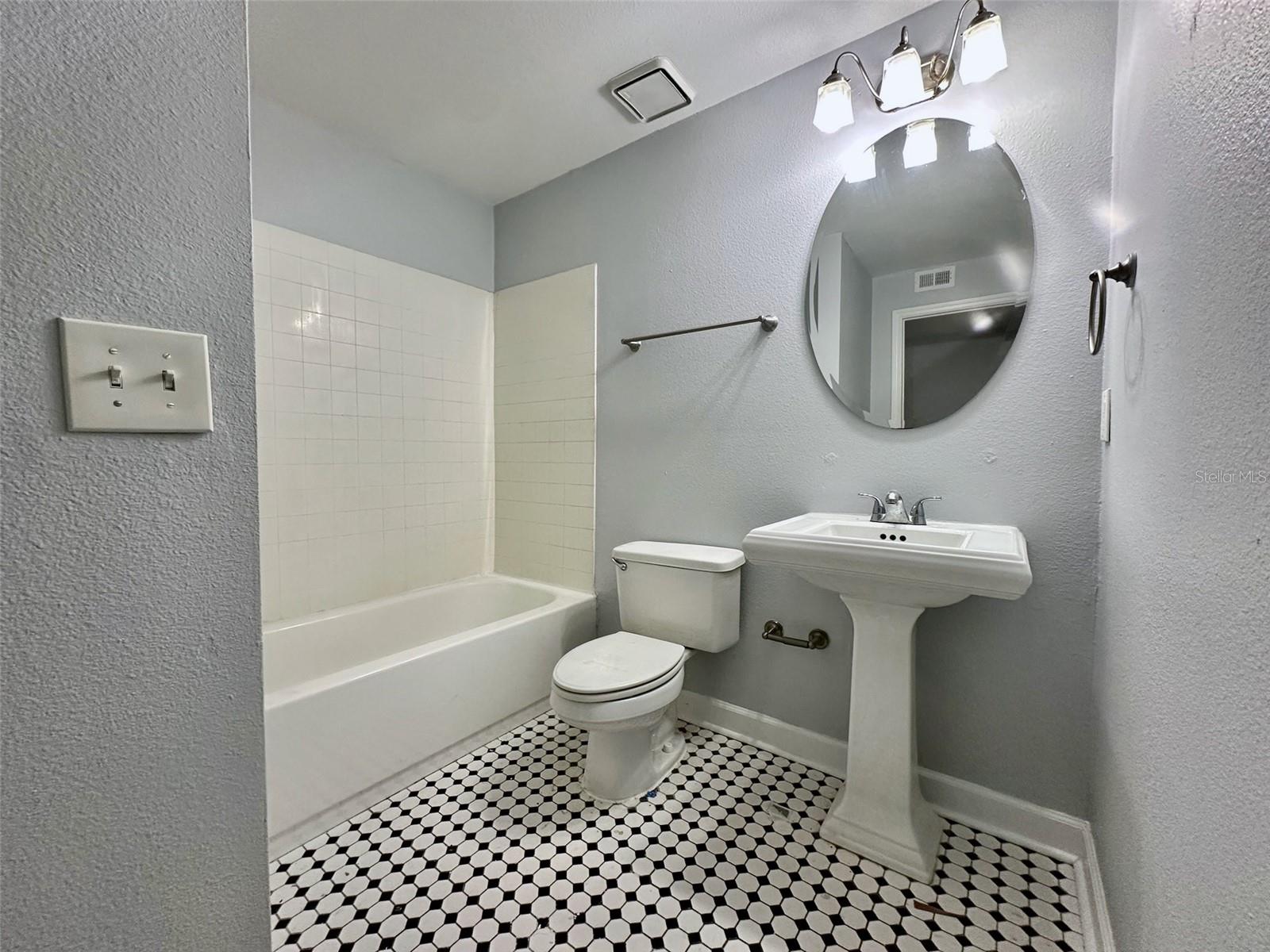 Image 10 of 22 For 2053 Dixie Belle Drive 2053h