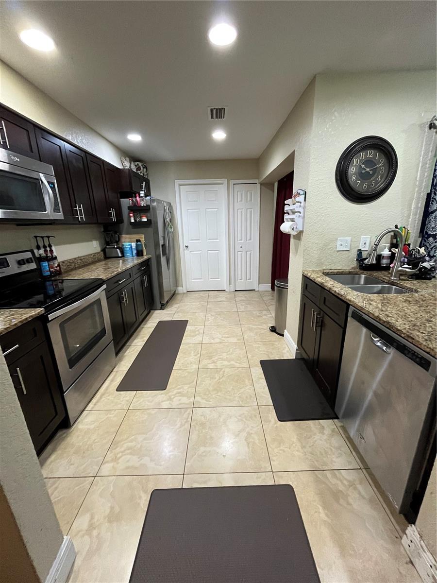 Image 2 of 21 For 603 Zinnia Drive