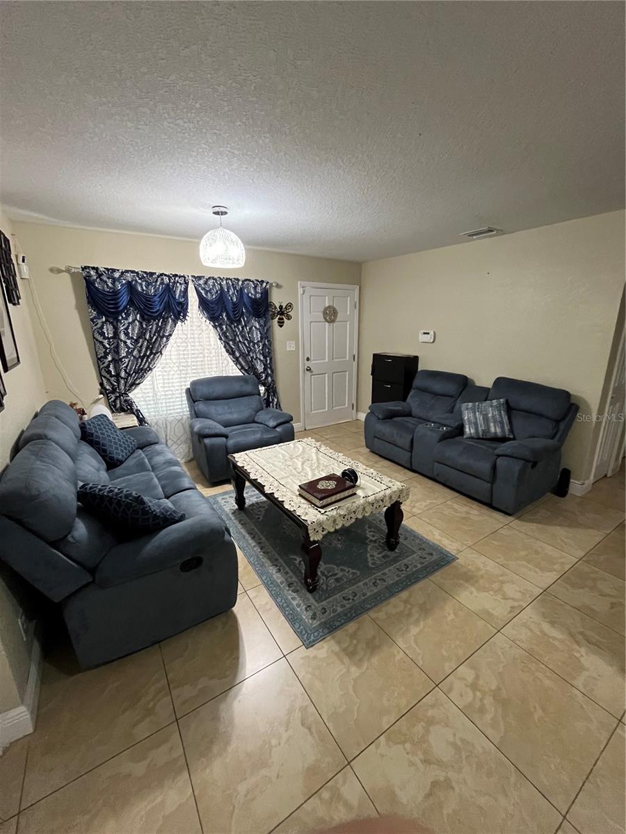 Image 3 of 21 For 603 Zinnia Drive
