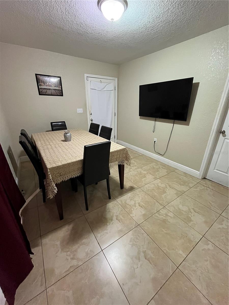 Image 4 of 21 For 603 Zinnia Drive