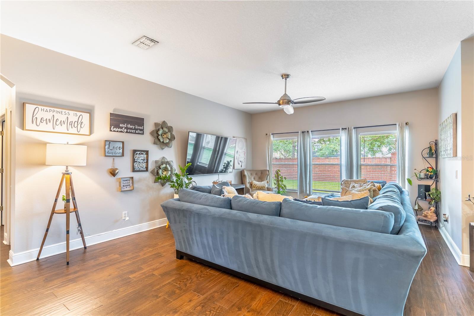 Image 13 of 45 For 2031 Gloria Oak Court