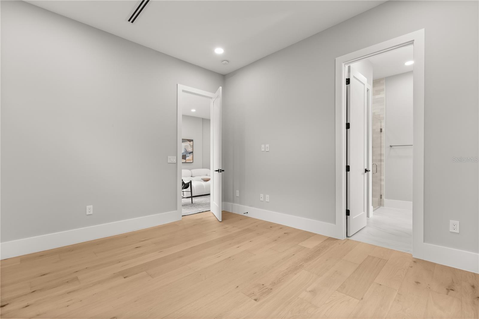 Image 33 of 57 For 3304 Harrison Avenue