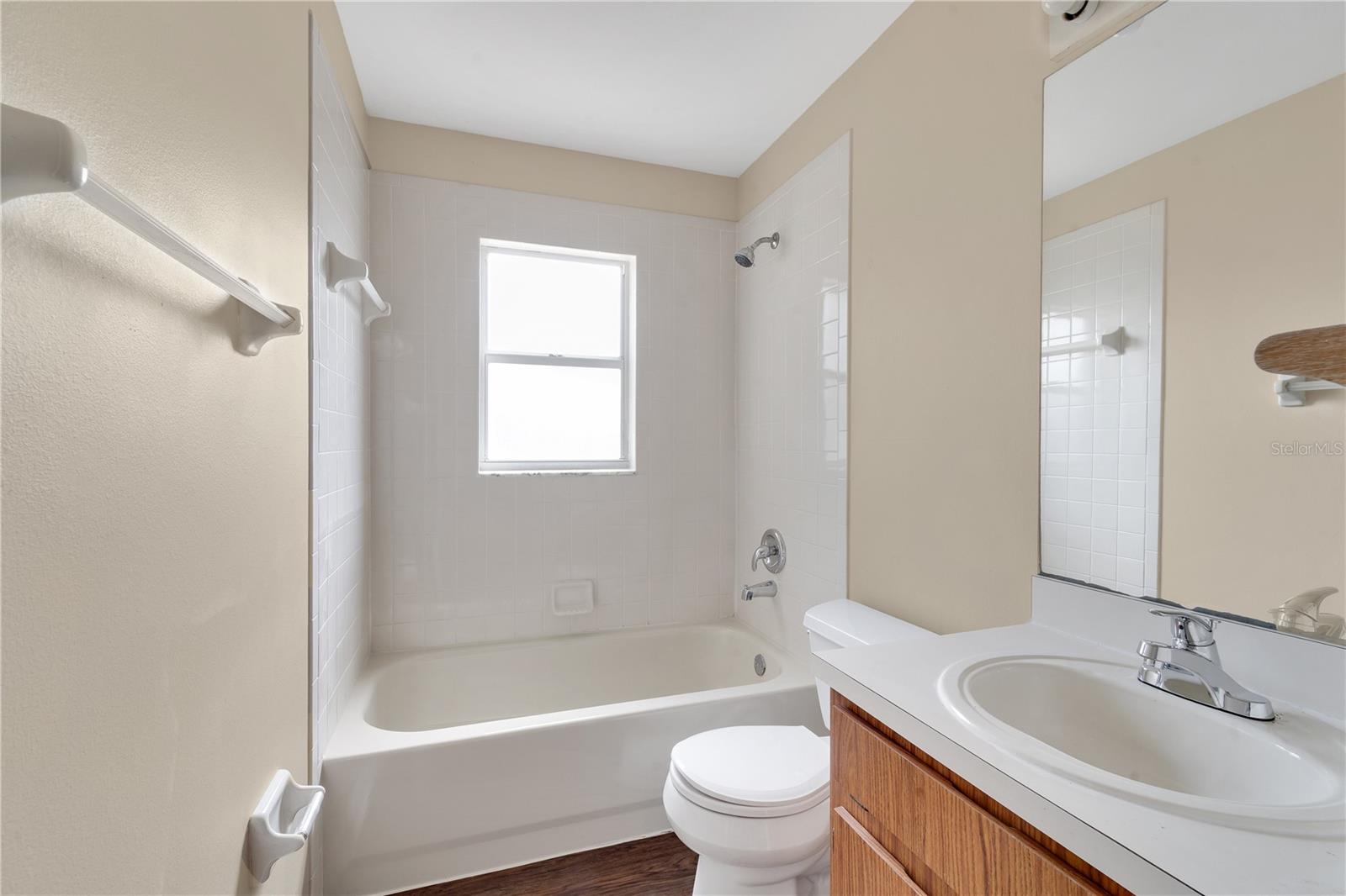 Listing photo id 10 for 837 Greenbelt Circle