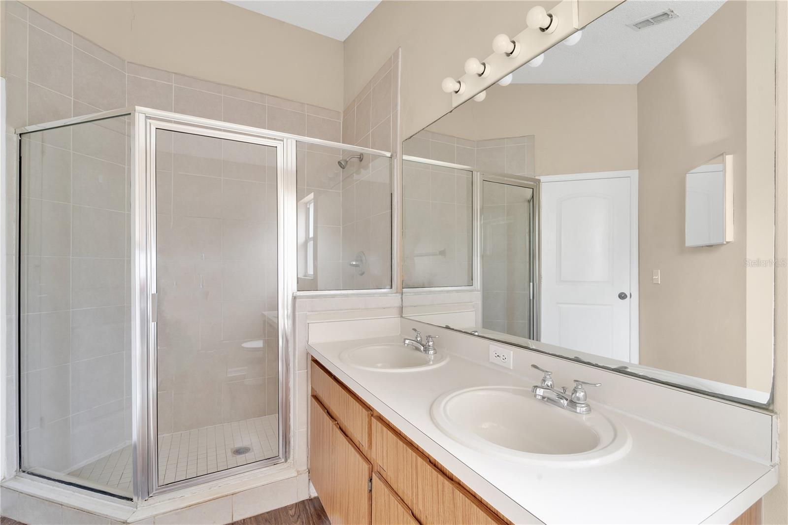 Listing photo id 12 for 837 Greenbelt Circle