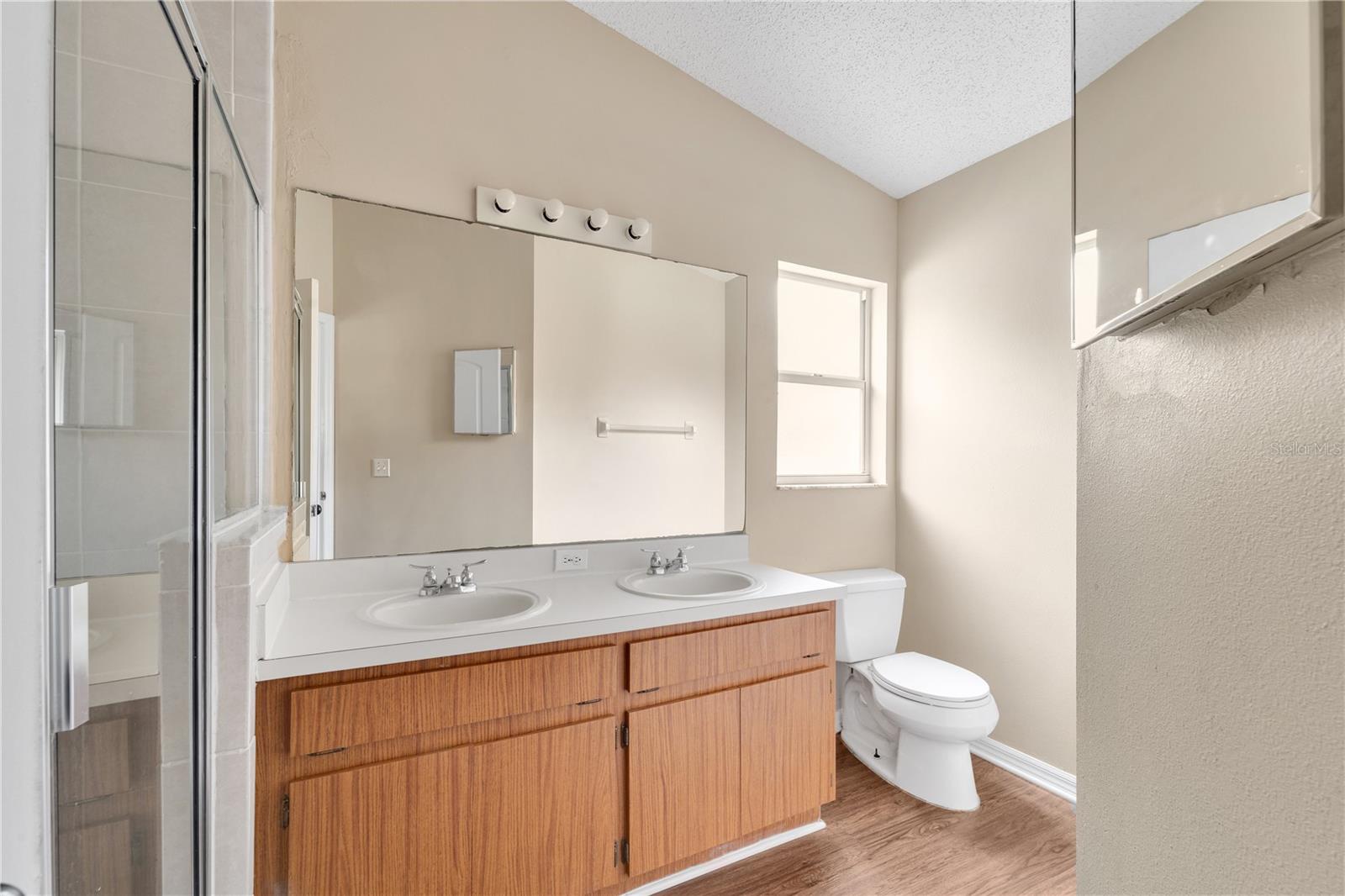 Listing photo id 13 for 837 Greenbelt Circle