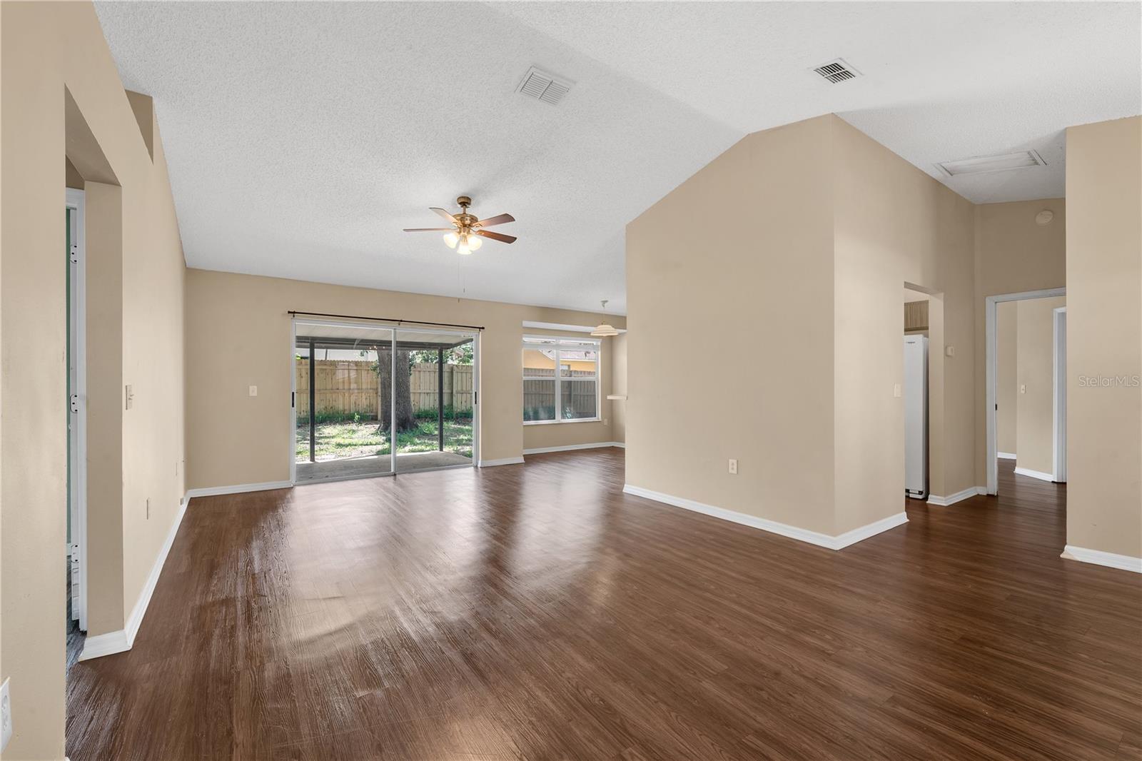 Listing photo id 4 for 837 Greenbelt Circle