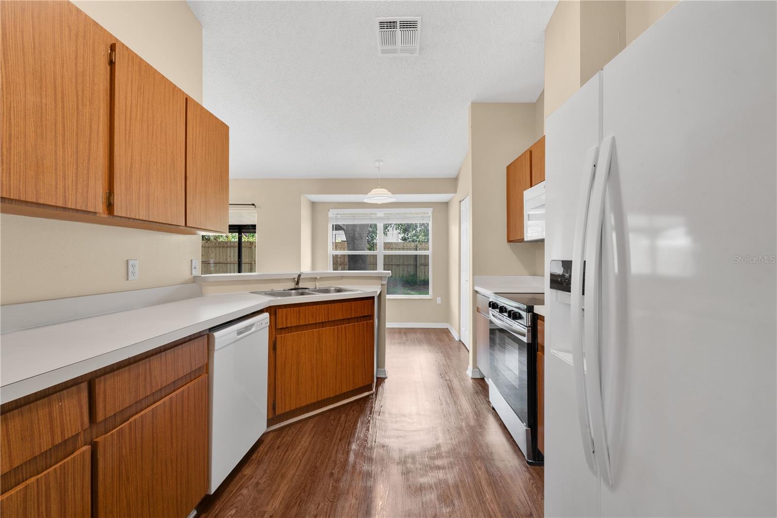 Listing photo id 7 for 837 Greenbelt Circle