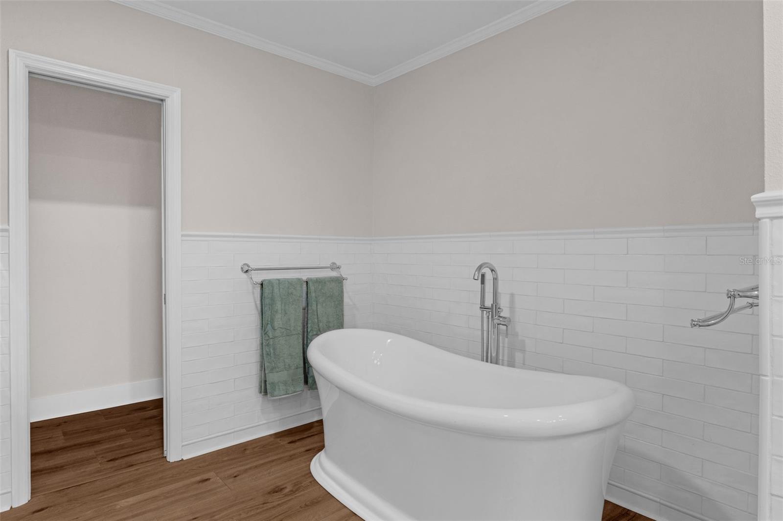Image 47 of 62 For 315 Desoto Circle
