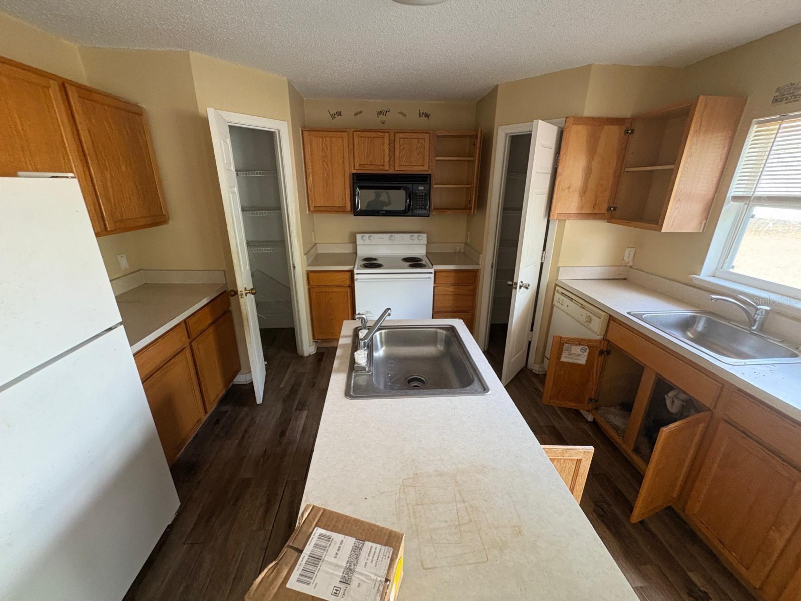 Image 12 of 39 For 266 Vervain Avenue