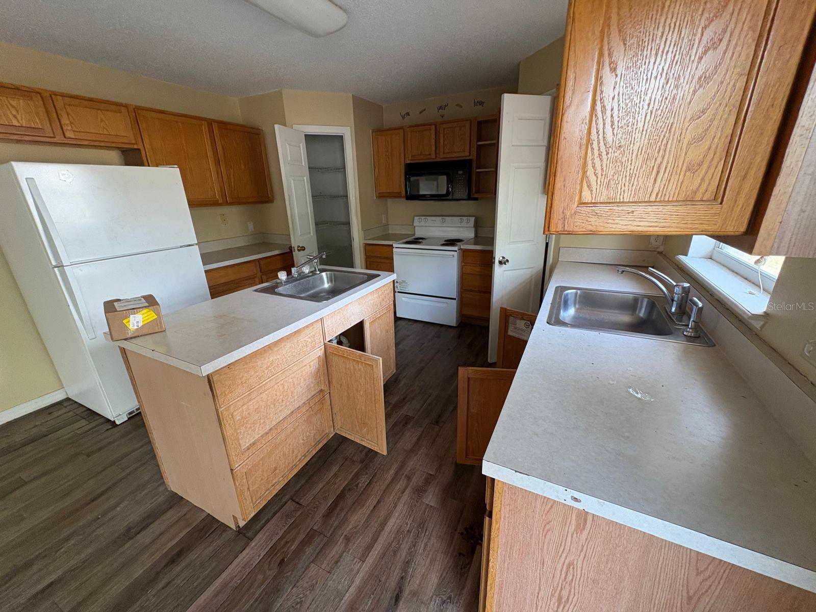 Image 13 of 39 For 266 Vervain Avenue