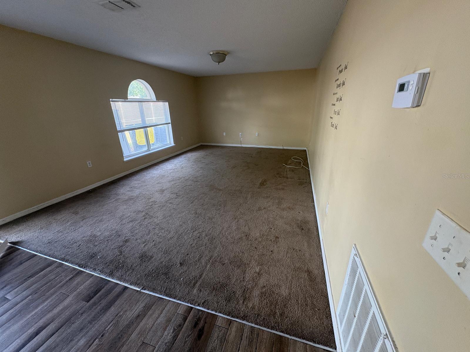 Image 14 of 39 For 266 Vervain Avenue