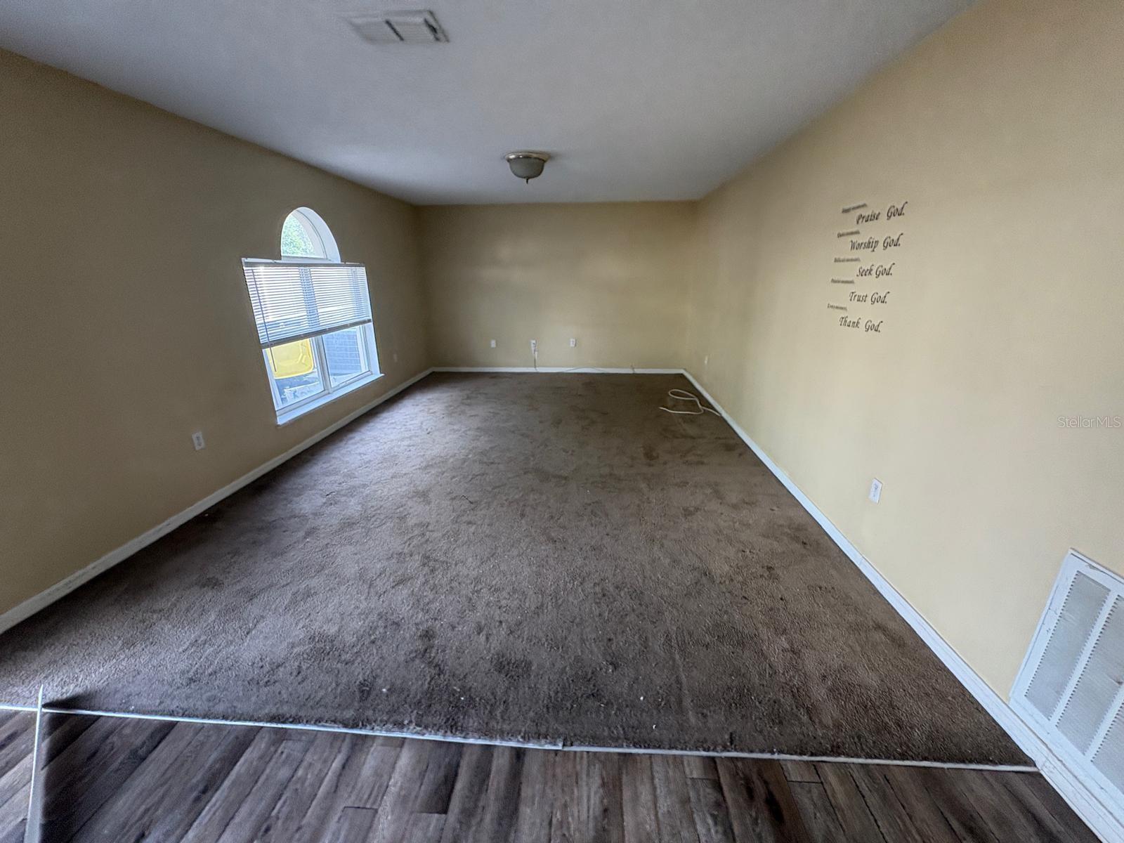Image 15 of 39 For 266 Vervain Avenue