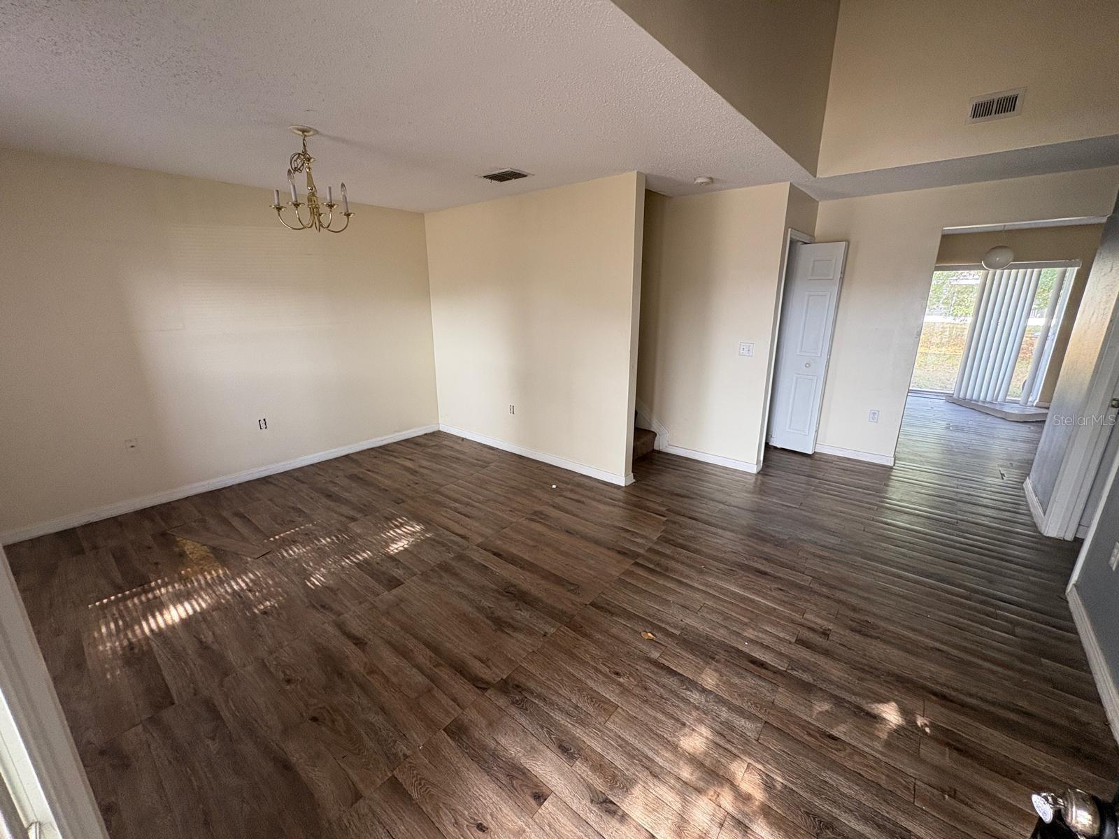 Image 4 of 39 For 266 Vervain Avenue