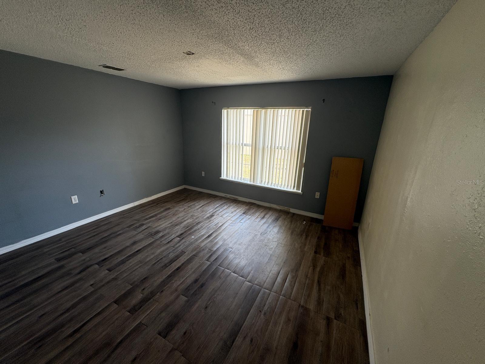 Image 7 of 39 For 266 Vervain Avenue