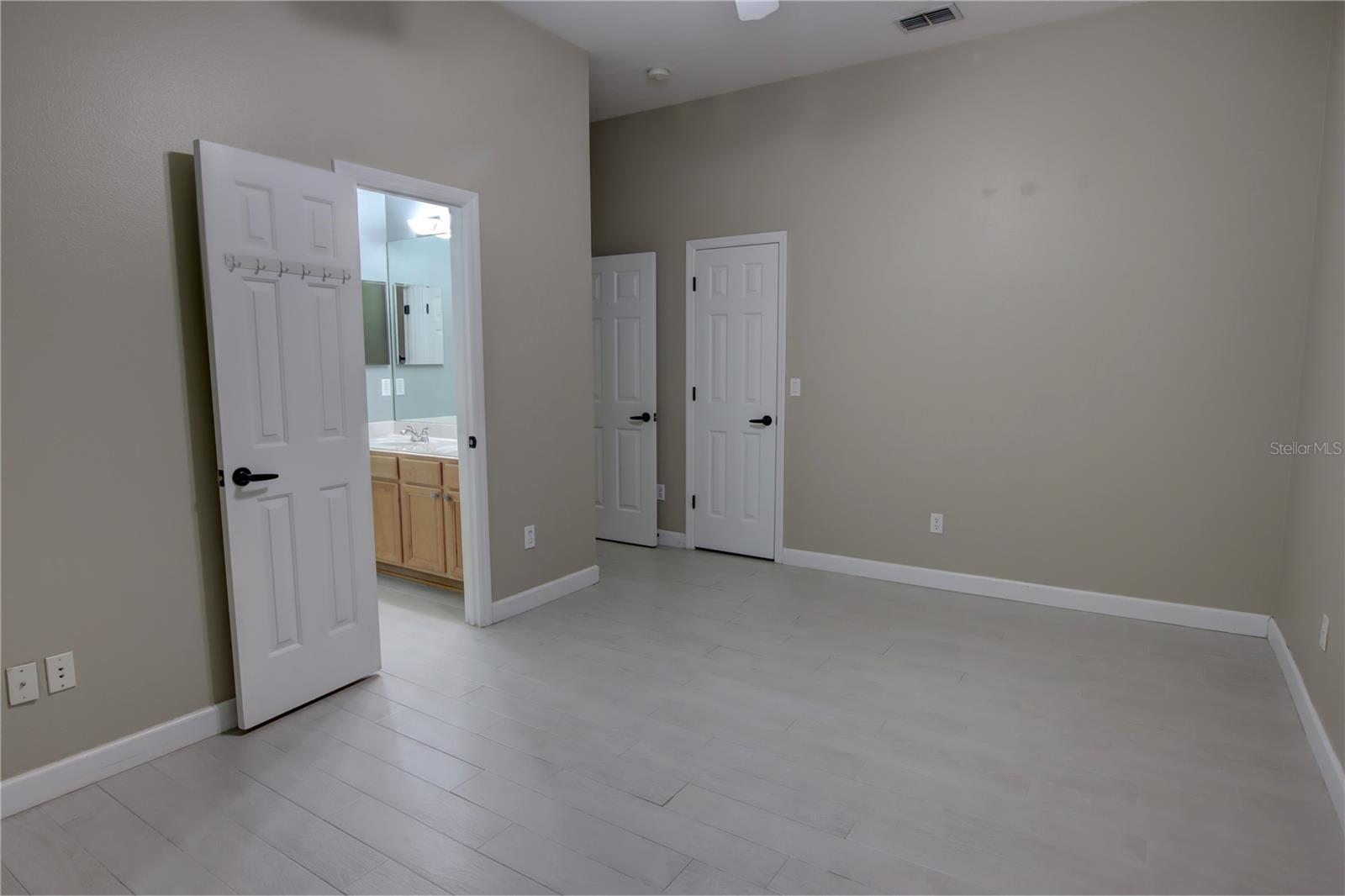Image 38 of 63 For 1528 Langham Terrace