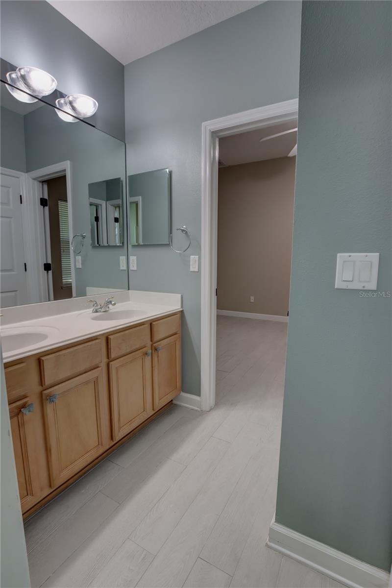 Image 40 of 63 For 1528 Langham Terrace