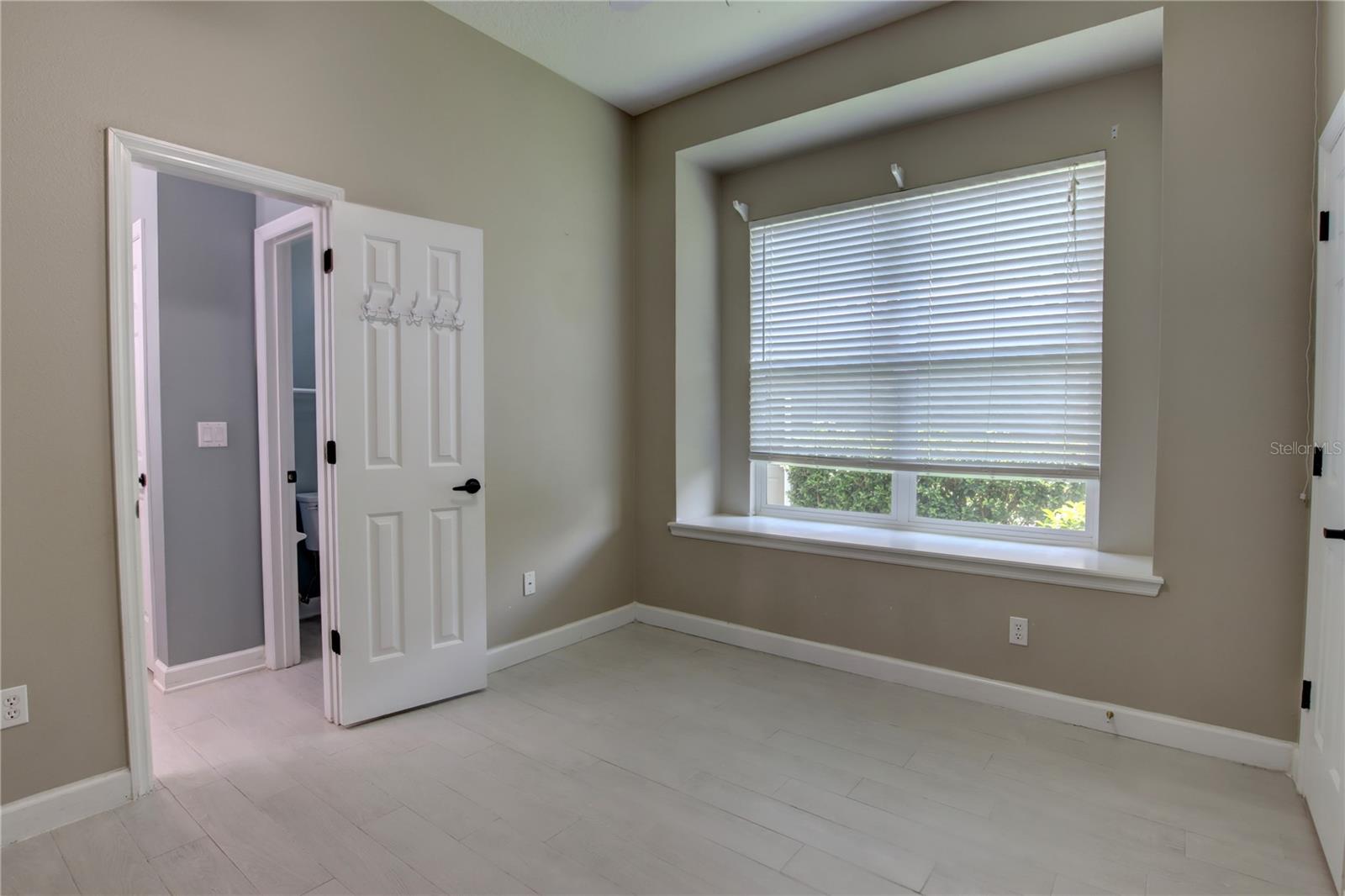 Image 43 of 63 For 1528 Langham Terrace