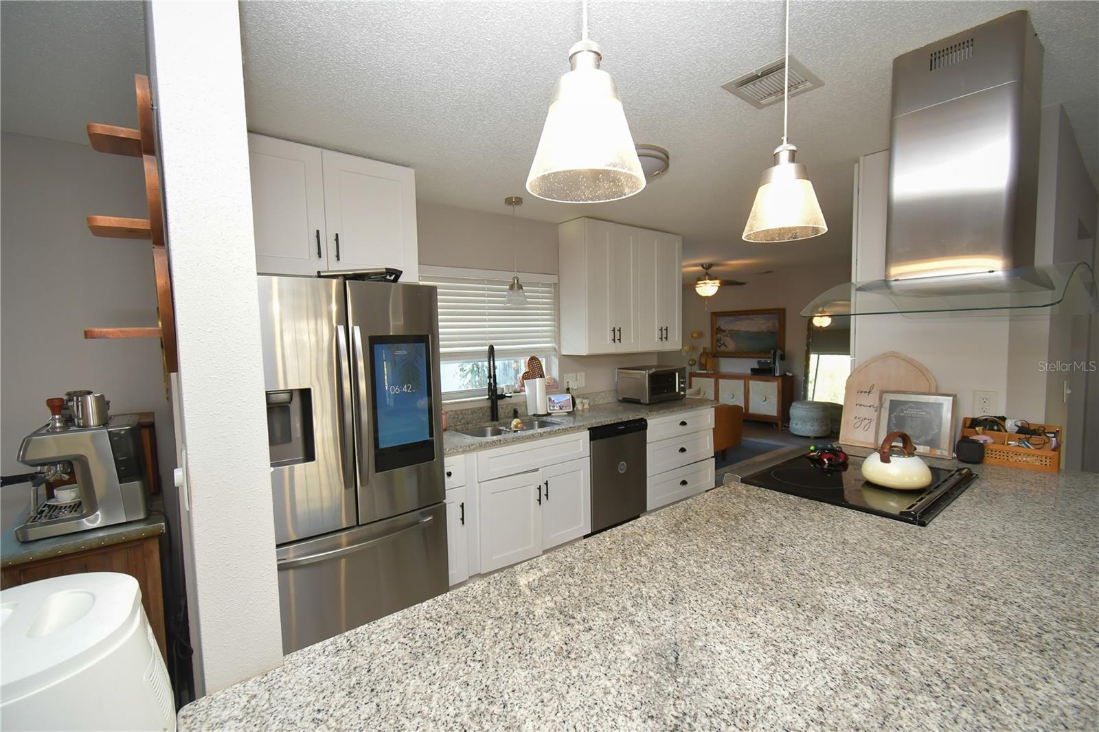 Image 13 of 58 For 628 Riverview Avenue