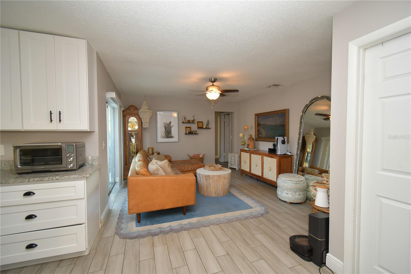 Image 15 of 58 For 628 Riverview Avenue