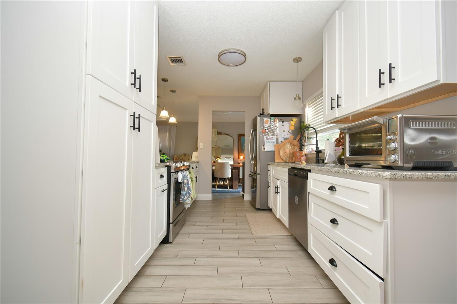 Image 16 of 58 For 628 Riverview Avenue